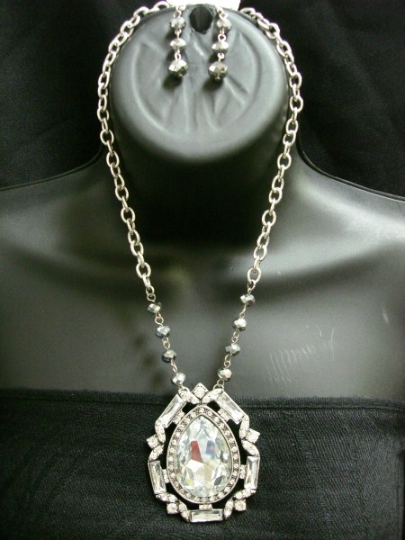 Crystal Stone Fashion Necklace Set in silver
